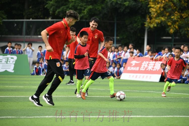 中国国家男子五人制足球队走进深圳南湾学校 中国国家男子五人制足球队走进深圳南湾学校